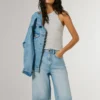 Bermuda in denim dalla vestibilità comoda Bermuda in denim dalla vestibilità comoda