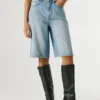 Bermuda in denim dalla vestibilità comoda Bermuda in denim dalla vestibilità comoda