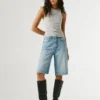 Bermuda in denim dalla vestibilità comoda Bermuda in denim dalla vestibilità comoda