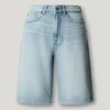 Bermuda in denim dalla vestibilità comoda Bermuda in denim dalla vestibilità comoda