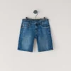 Bermuda in denim dalla vestibilità dritta Bermuda in denim dalla vestibilità dritta