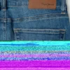 Bermuda in denim dalla vestibilità dritta Bermuda in denim dalla vestibilità dritta