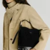 Borsa a secchiello in pelle scamosciata