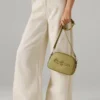 Borsa a tracolla effetto pelle con logo Borsa a tracolla effetto pelle con logo