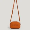 Borsa a tracolla effetto pelle con logo Borsa a tracolla effetto pelle con logo