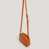 Borsa a tracolla effetto pelle con logo Borsa a tracolla effetto pelle con logo