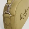 Borsa a tracolla effetto pelle con logo Borsa a tracolla effetto pelle con logo