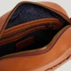 Borsa a tracolla effetto pelle con logo Borsa a tracolla effetto pelle con logo