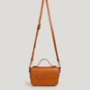 Borsa a tracolla effetto pelle con patta Borsa a tracolla effetto pelle con patta