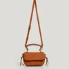 Borsa a tracolla effetto pelle con patta Borsa a tracolla effetto pelle con patta