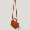 Borsa a tracolla effetto pelle con patta Borsa a tracolla effetto pelle con patta