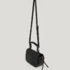 Borsa a tracolla effetto pelle con patta Borsa a tracolla effetto pelle con patta