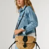 Borsa a tracolla in juta con patta Borsa a tracolla in juta con patta