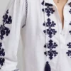Camicetta con ricami floreali