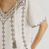 Camicetta con scollo a V ricamata