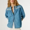 Camicetta in denim dalla vestibilità regolare Camicetta in denim dalla vestibilità regolare