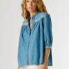 Camicetta in denim dalla vestibilità regolare Camicetta in denim dalla vestibilità regolare