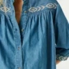 Camicetta in denim dalla vestibilità regolare Camicetta in denim dalla vestibilità regolare