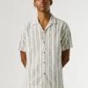 Camicia a righe con colletto cubano Camicia a righe con colletto cubano