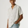 Camicia a righe con colletto cubano Camicia a righe con colletto cubano