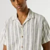 Camicia a righe con colletto cubano Camicia a righe con colletto cubano