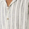 Camicia a righe con colletto cubano Camicia a righe con colletto cubano