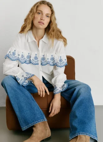 Camicia con volant ricamati