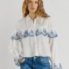 Camicia con volant ricamati Camicia con volant ricamati