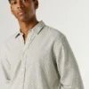 Camicia dalla vestibilità regolare con stampa geometrica Camicia dalla vestibilità regolare con stampa geometrica