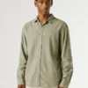 Camicia dalla vestibilità regolare tinta in capo Camicia dalla vestibilità regolare tinta in capo