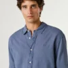Camicia dalla vestibilità regolare tinta in capo Camicia dalla vestibilità regolare tinta in capo