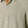 Camicia dalla vestibilità regolare tinta in capo Camicia dalla vestibilità regolare tinta in capo