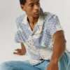 Camicia patchwork con colletto cubano Camicia patchwork con colletto cubano