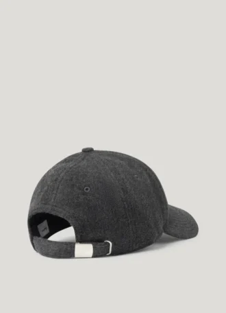 Cappellino con logo ricamato