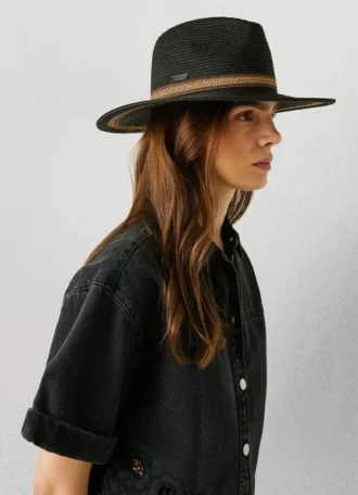 Cappello in rafia Cappello in rafia