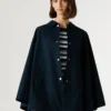 Cappotto a mantella con colletto a camicia Cappotto a mantella con colletto a camicia