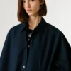 Cappotto a mantella con colletto a camicia Cappotto a mantella con colletto a camicia
