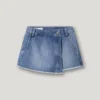 Gonna-pantaloncino in denim dalla vestibilità comoda Gonna-pantaloncino in denim dalla vestibilità comoda