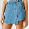 Gonna-pantaloncino in denim dalla vestibilità regolare Gonna-pantaloncino in denim dalla vestibilità regolare