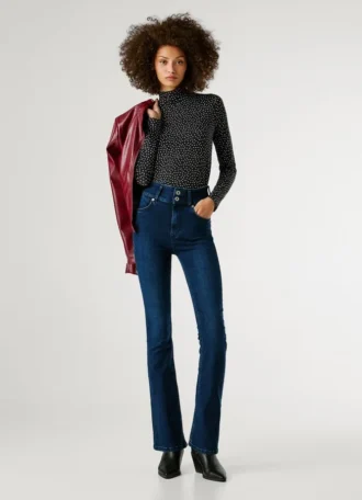 Jeans a vita alta e gamba svasata Jeans a vita alta e gamba svasata