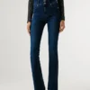 Jeans a vita alta e gamba svasata Jeans a vita alta e gamba svasata