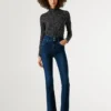 Jeans a vita alta e gamba svasata Jeans a vita alta e gamba svasata