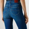 Jeans a vita alta e gamba svasata – Willa Jeans a vita alta e gamba svasata – Willa