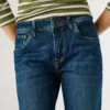 Jeans a vita alta e vestibilità affusolata – Viola Jeans a vita alta e vestibilità affusolata – Viola