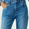 Jeans a vita alta e vestibilità affusolata – Viola Jeans a vita alta e vestibilità affusolata – Viola