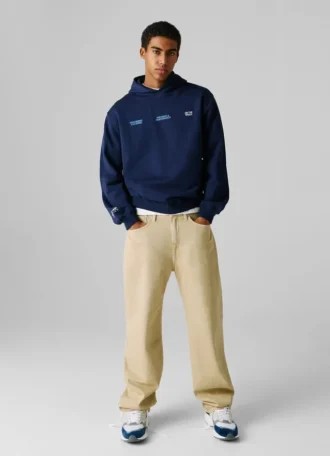 Jeans a vita alta e vestibilità ampia