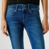 Jeans a vita bassa e vestibilità slim – Venus