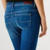 Jeans a vita bassa e vestibilità slim – Venus
