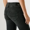Jeans a vita bassa e vestibilità slim – Venus Jeans a vita bassa e vestibilità slim – Venus