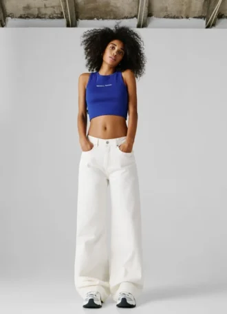 Jeans a vita media e vestibilità ampia